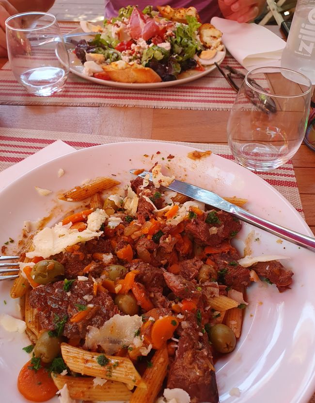 Sauté de ternera y Ensalada...
