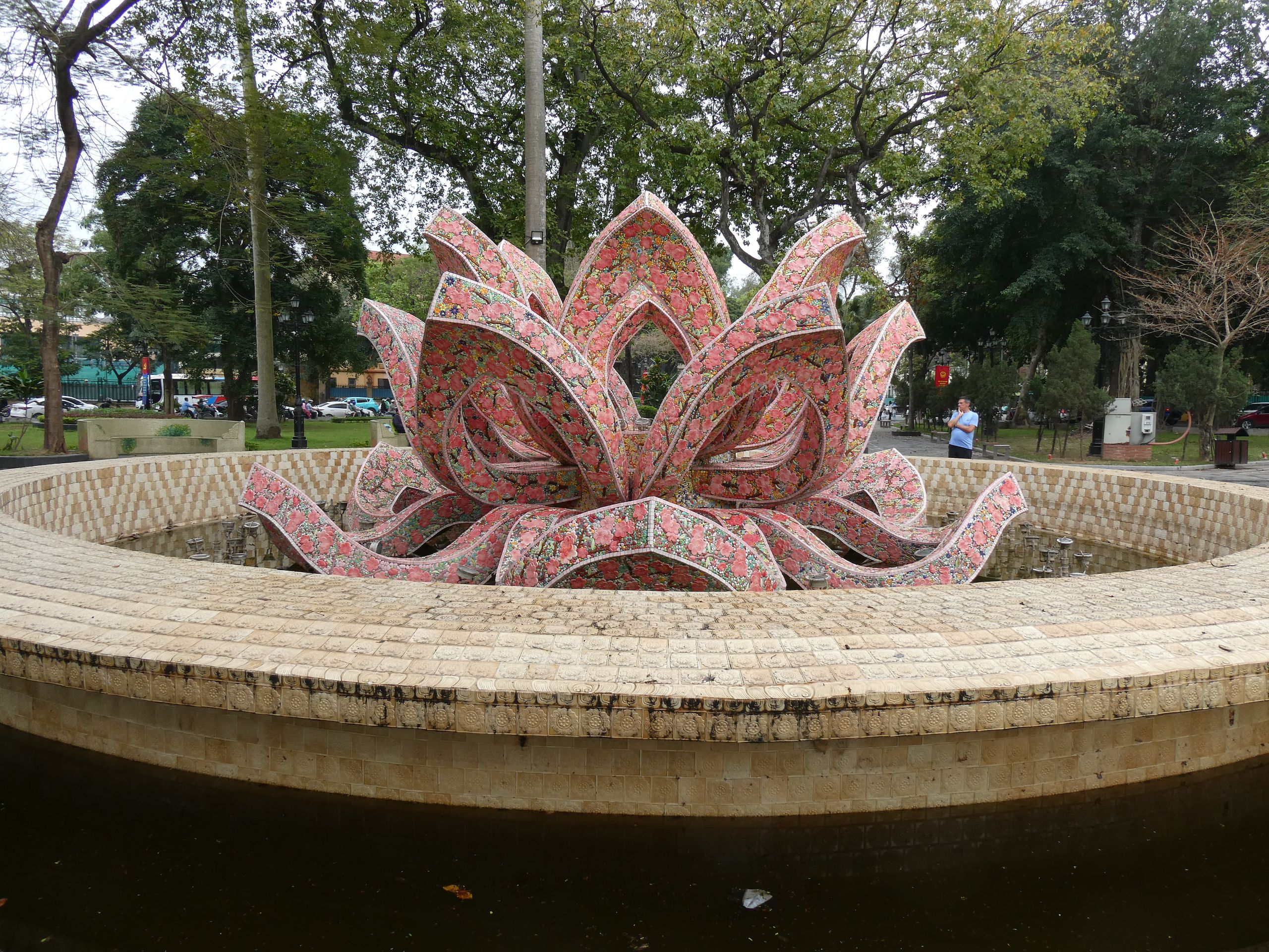 Fuente con flor de loto