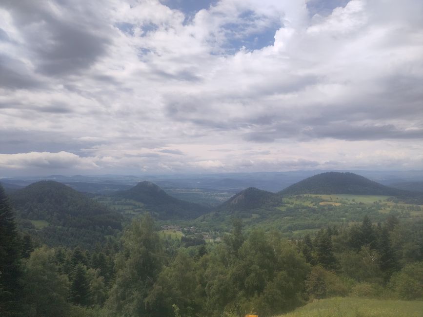 sur le plateau d'Aubrac, à Le Puy-en-Velay et jusqu'au Rhône...
