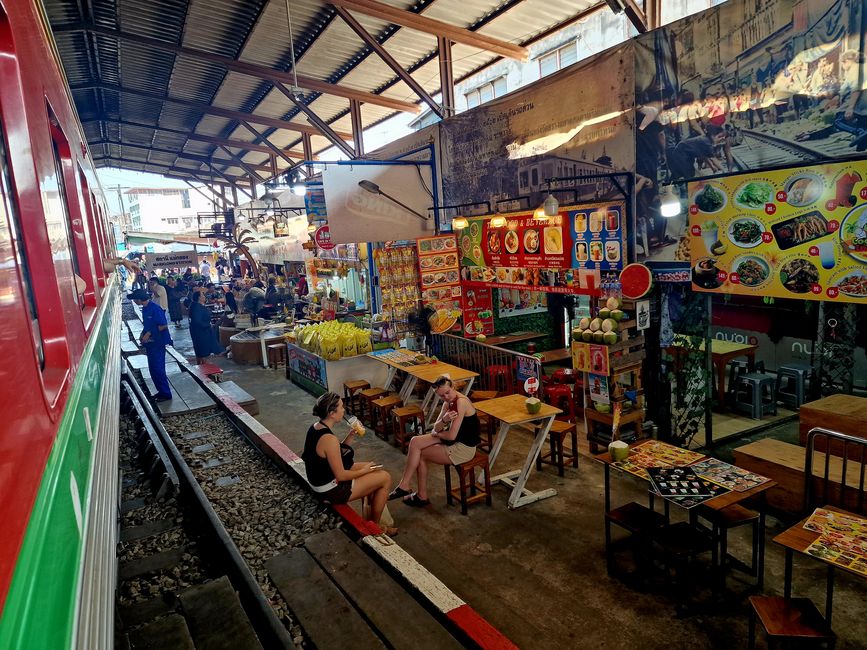 Tuut, tuut, klappt die Läden ein, der Zug kommt 🚂 ...