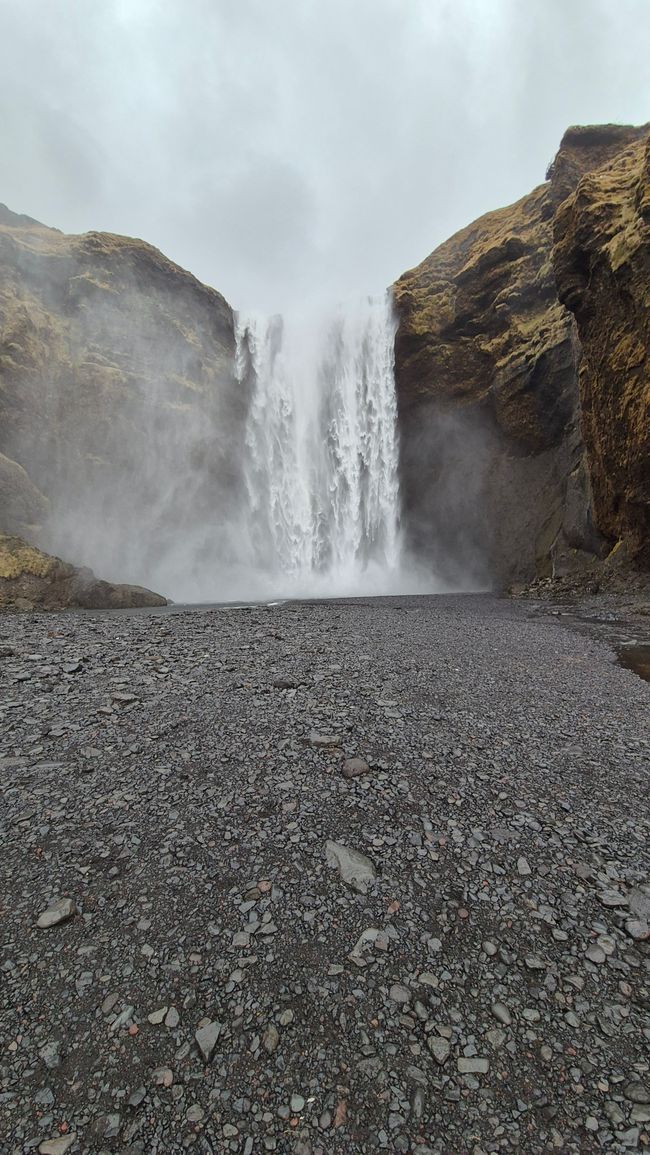 #Tag 6 🌋Gletscher, Gigantenwellen und ein Lava-Dessert – unser Tag im Süden Islands.