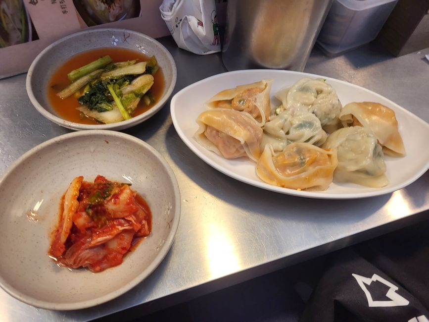 Mandu - Koreanische Dumplings - gefüllt mit Kimchi und Käse