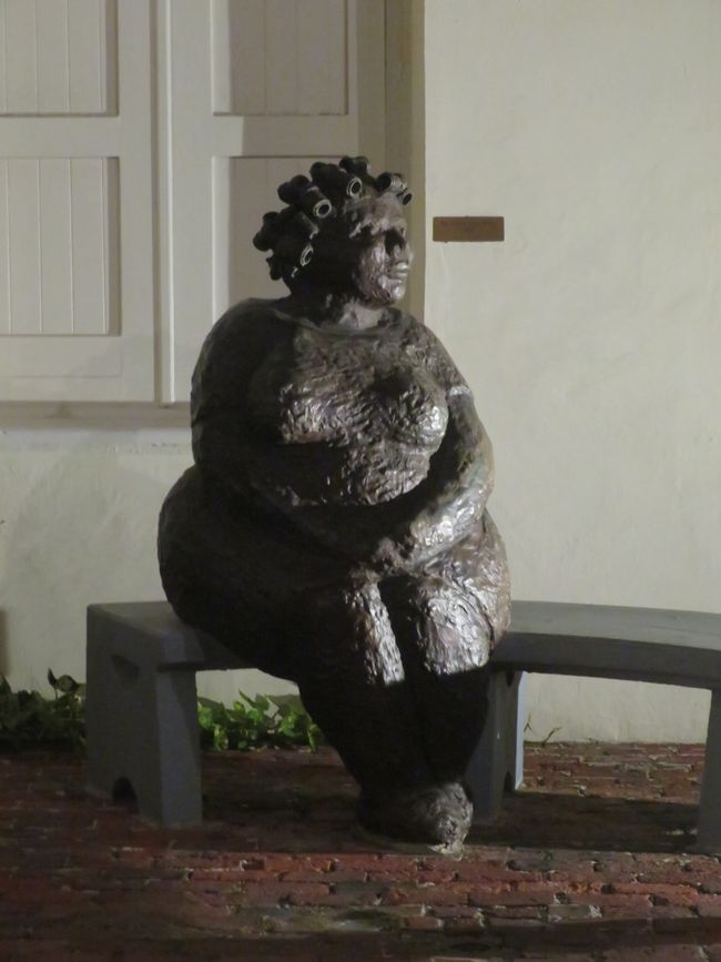 Sculture devant le musée de l'esclavage
