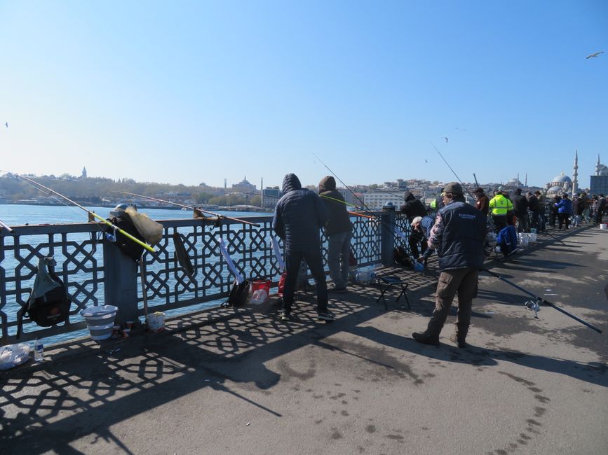 Pêcheur sur le pont
