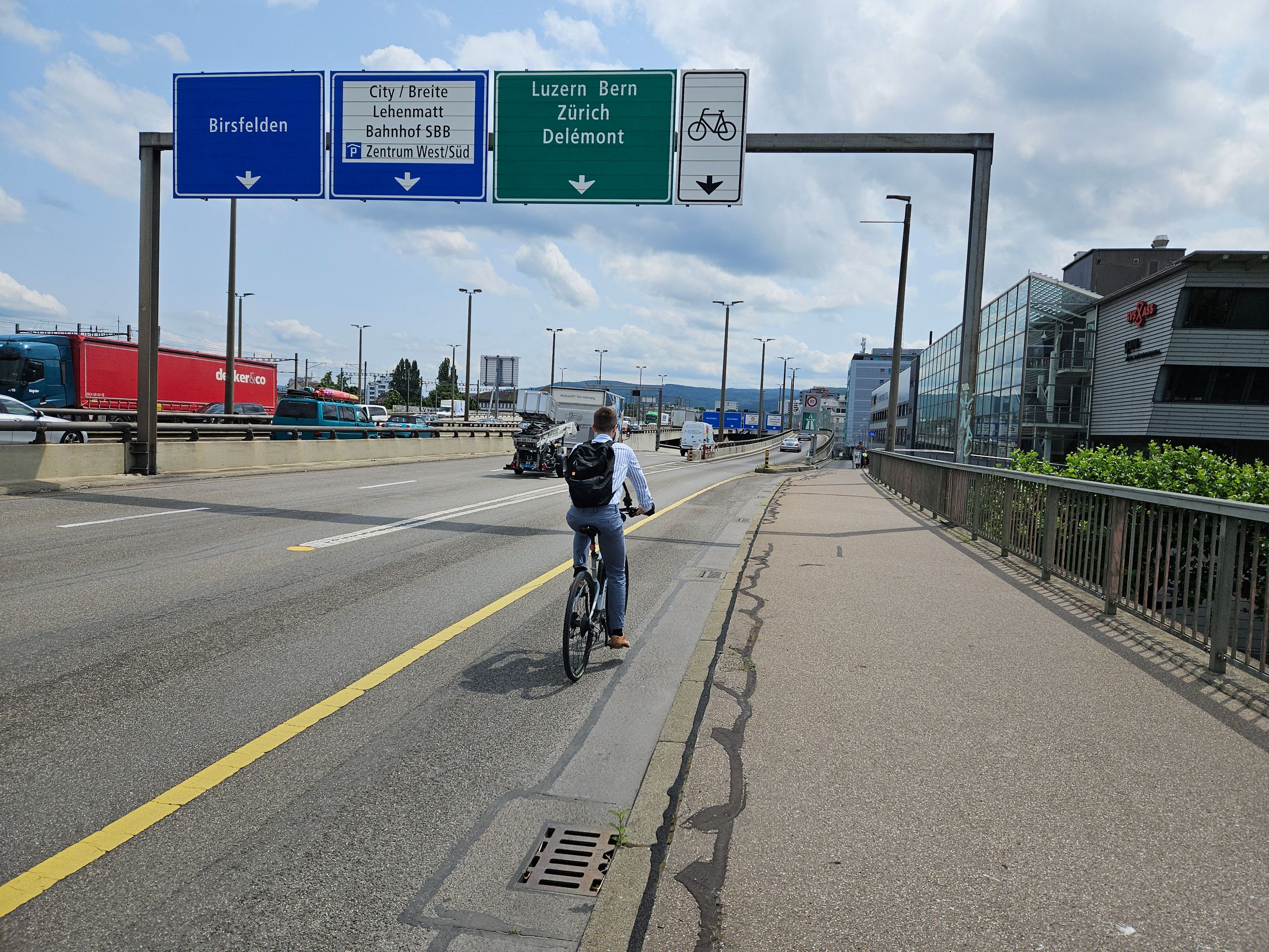 Basel: Schwarzwaldbrücke with bike lane