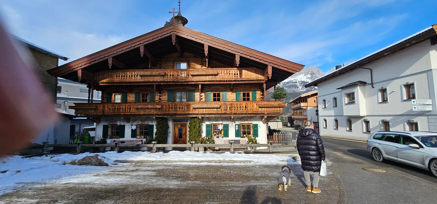 Ellmau/Tirol - wo die Praxis vom Bergdoktor wohnt..