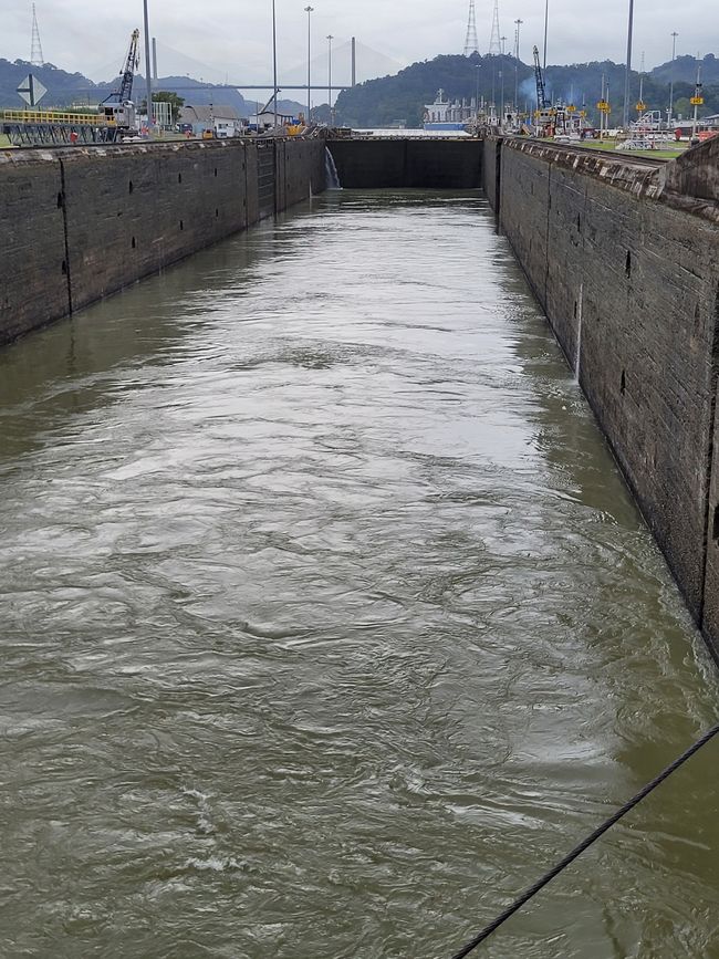 Day 41 of 175: Around the world cruise - Day passage through the Panama Canal