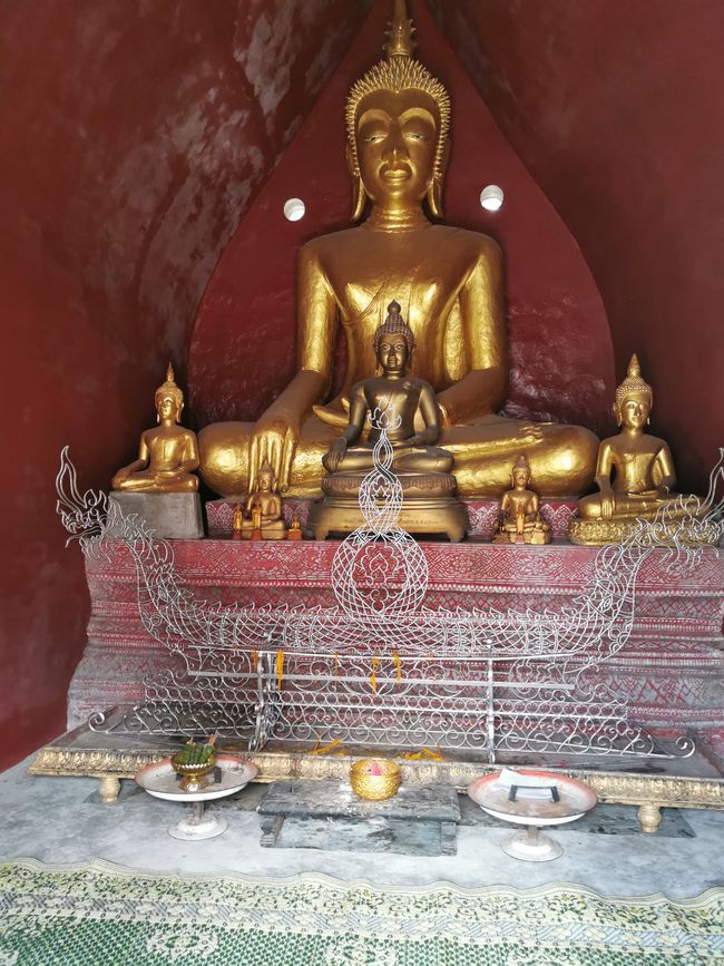 Un altro giorno di tour dei templi a Luang Prabang