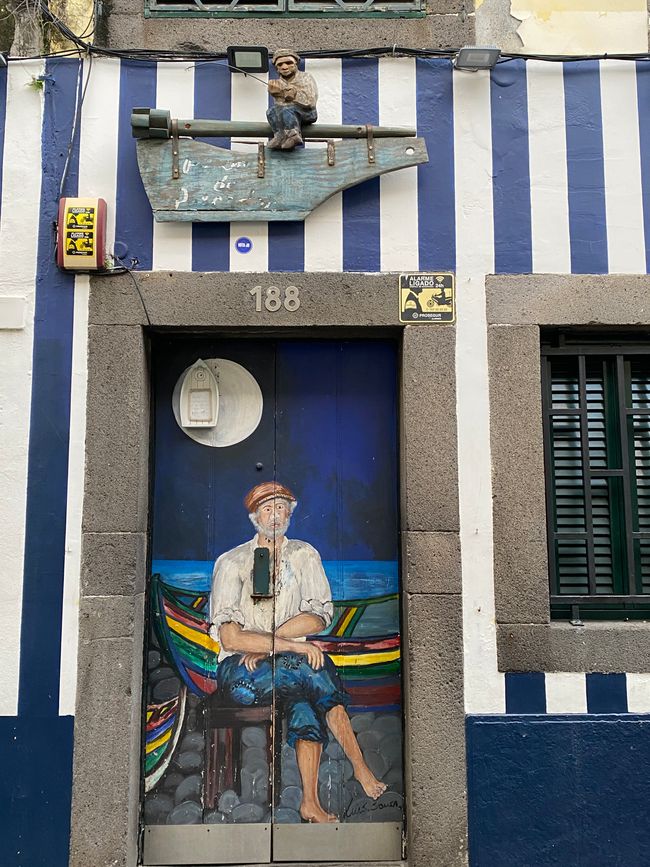 Manche Türen alter Häuser sind wunderschön gestaltet