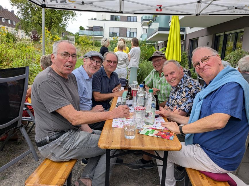 Am Sonntag, volles Haus. Hermann hat zum Brunch geladen.