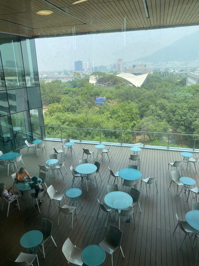 Tec de Monterrey Terrasse der Bib