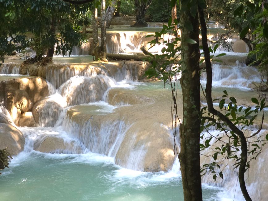 Les chutes d'eau de Tat-Sae et Santi Chedi
