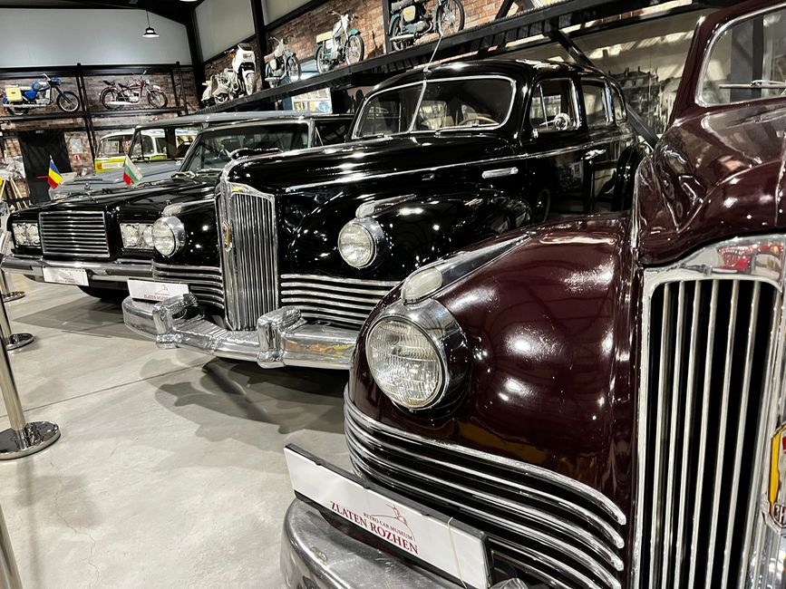 Musée de l'automobile et des voitures communistes à la cave Zlaten Rozhen Winery