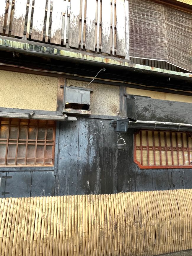 32. Kapitel: Bei den Geishas in Gion, ein sehr frohes Wiedersehen und einmal im Leben Thunfisch-Sushi satt