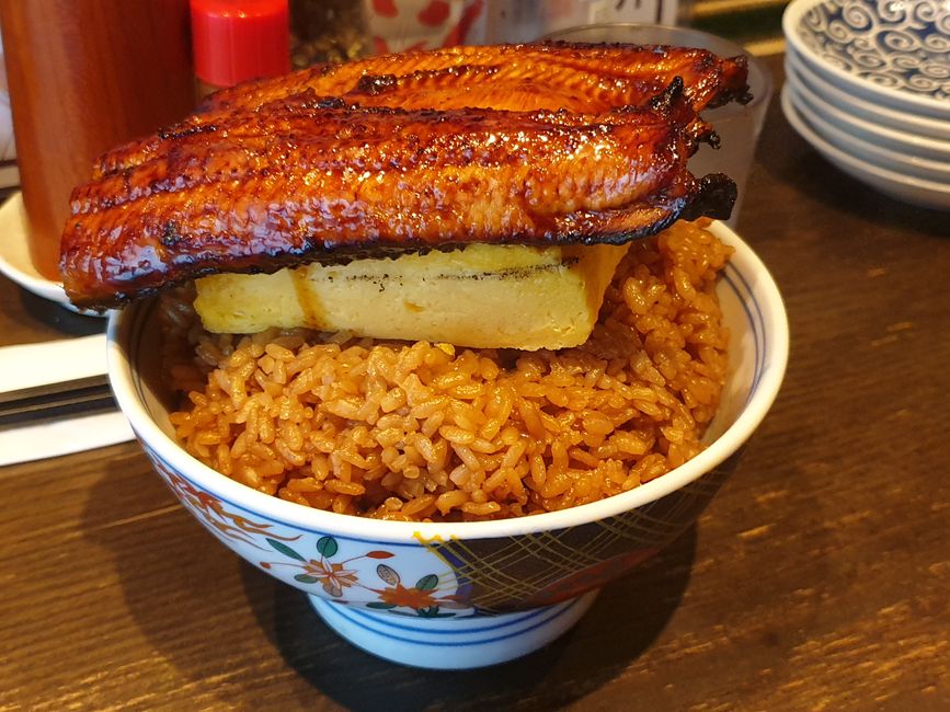 Unagi auf Ei und Reis