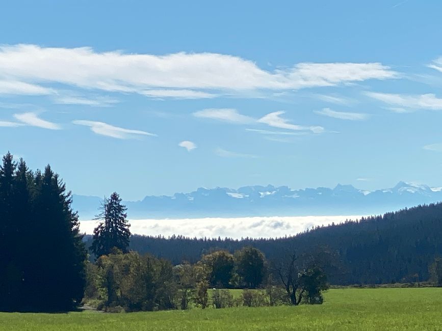 Über den Wolken gab es einen Blick auf das Berner Oberland, wie uns gesagt wurde