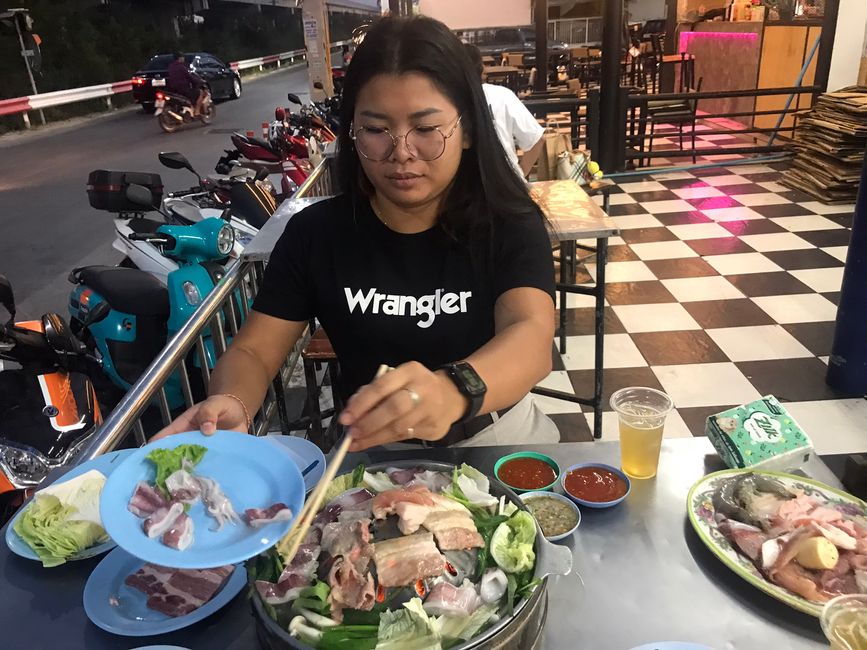 Hotpot Mu Kratha in Baan Khun Por