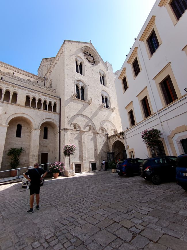 Piazza dell'Odegitria con la Cattedrale di San Sabino