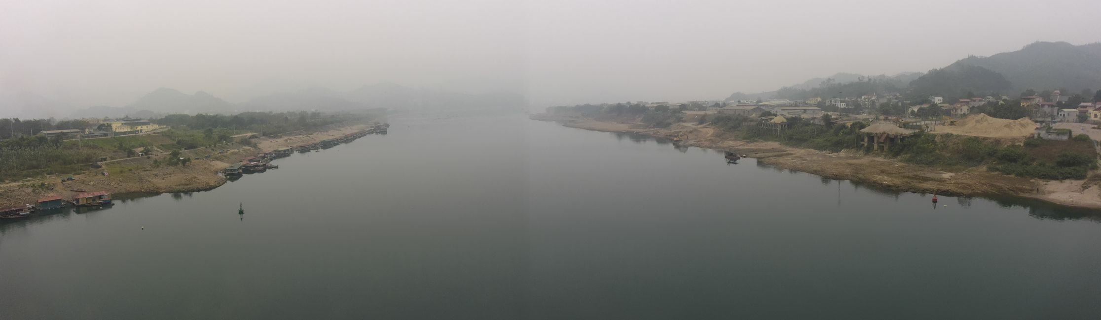 Pont au-dessus de la rivière noire