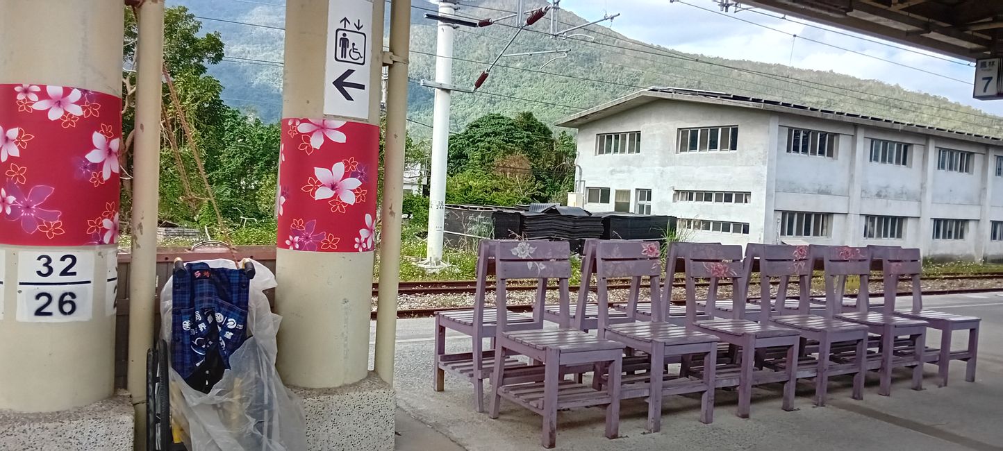 Bahnhof auf der Hinfahrt nach Guanshan