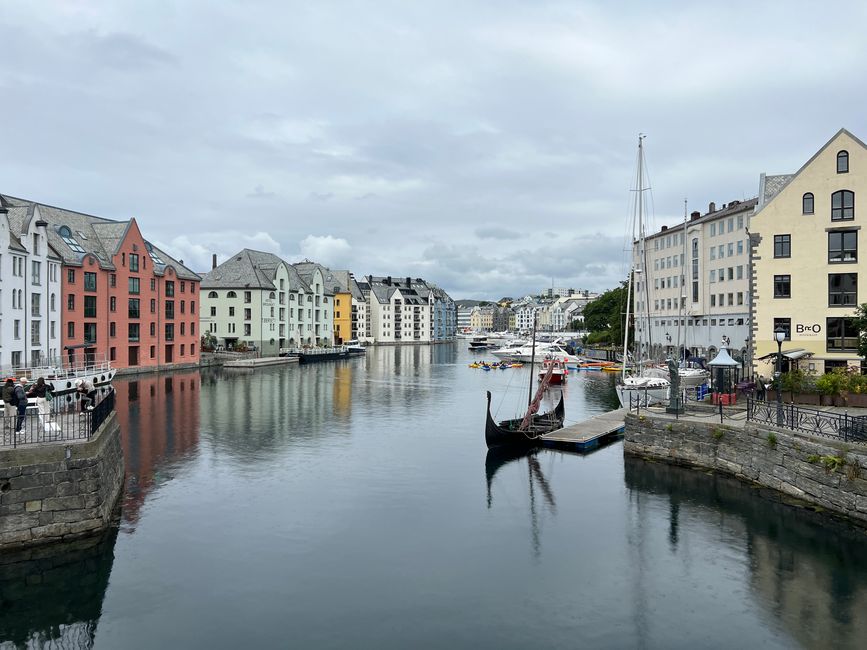 Tag 17: Ålesund – Ein Parkhaus im Berg und das deutsche Paradoxon