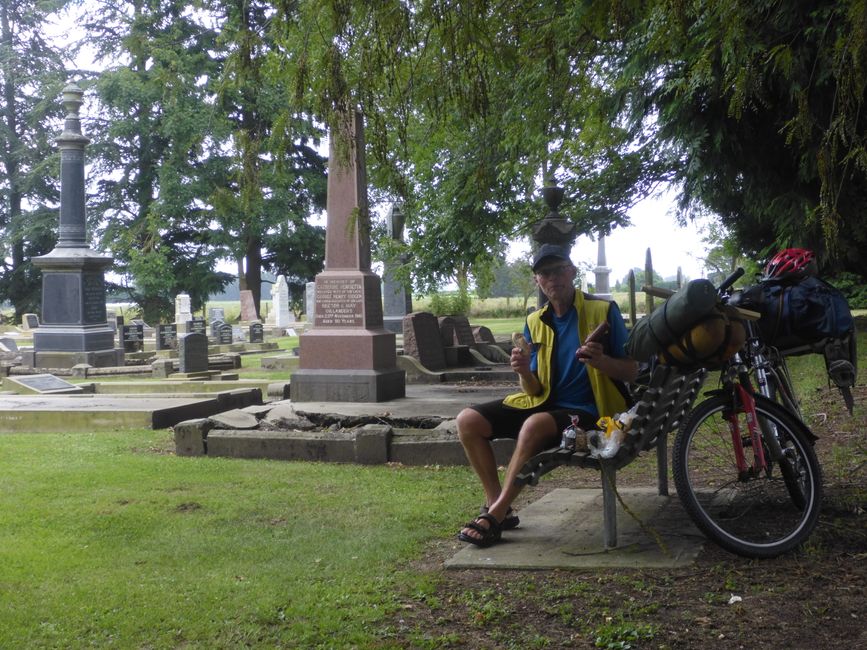 Pause au cimetière