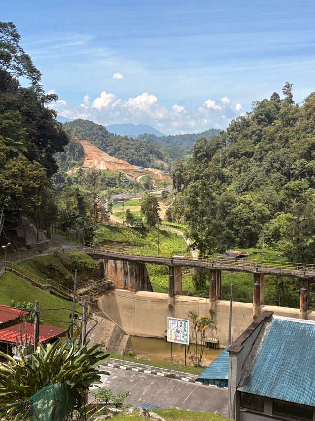 kleines Wasserkraftwerk auf dem Weg
