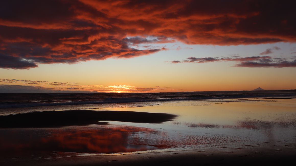 Sonnenuntergang am Castlecliff Beach in Whanganui
