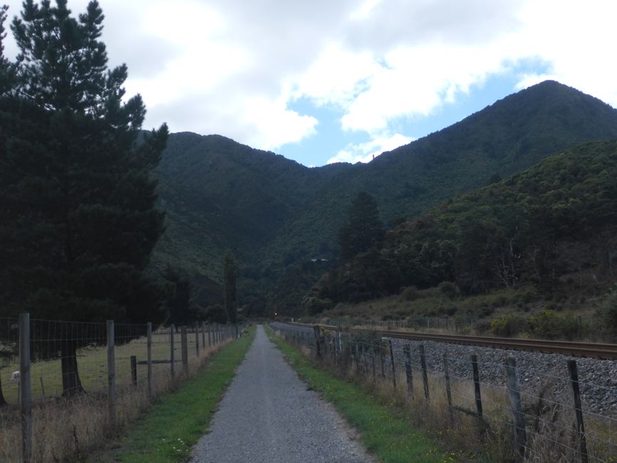 À côté de la ligne de chemin de fer