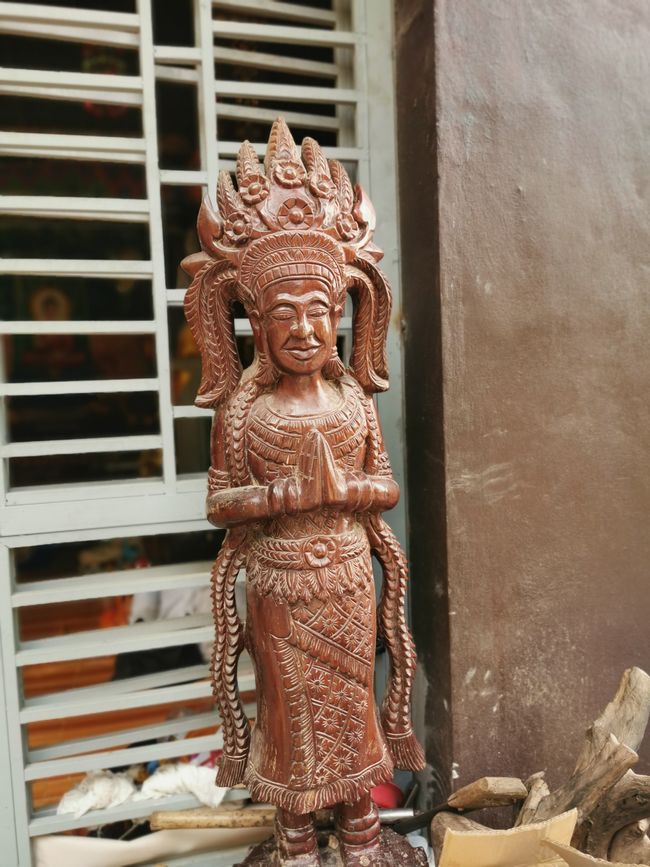 .. und diese Dame bewacht den Tempel ...
