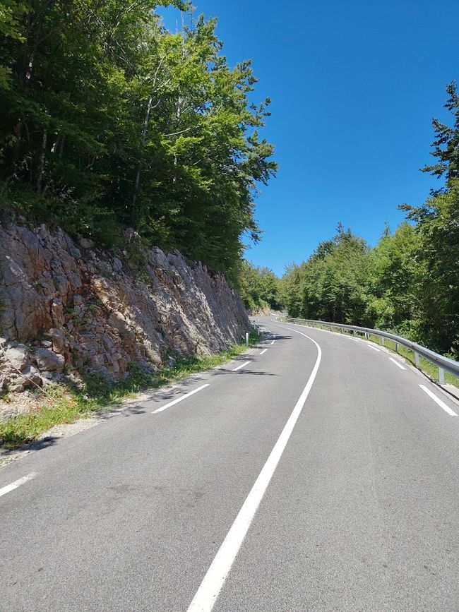 Und Straßen, die sich angenehm durch die Landschaft schlängeln