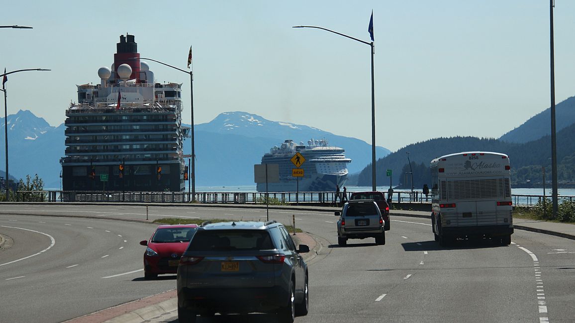 Day 24: Trip to Juneau: Glacier Outburst & 20,000 Tourists