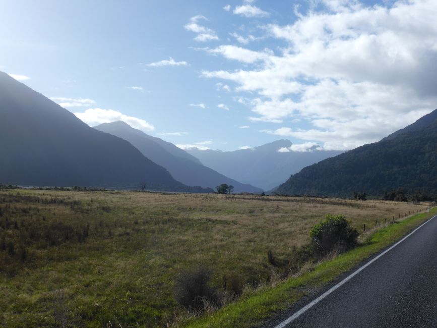 La vallée s'élargit