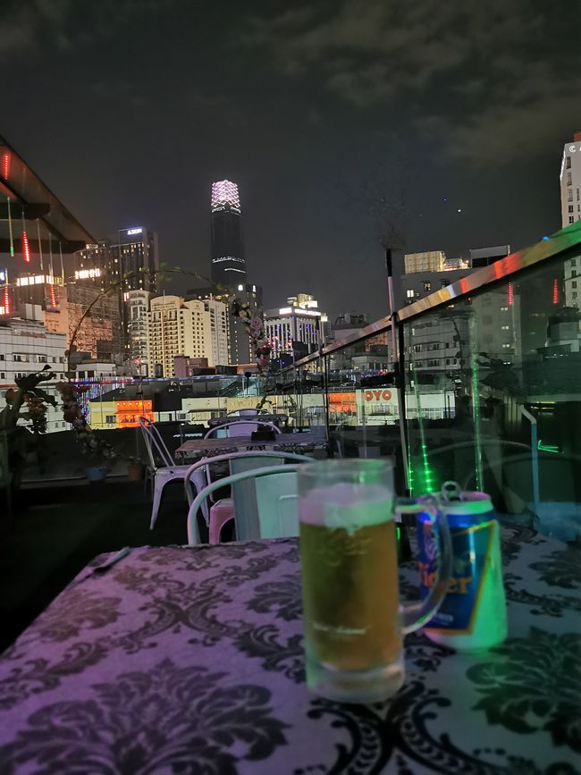 ... agréable début de soirée sur le toit de l'hôtel ...