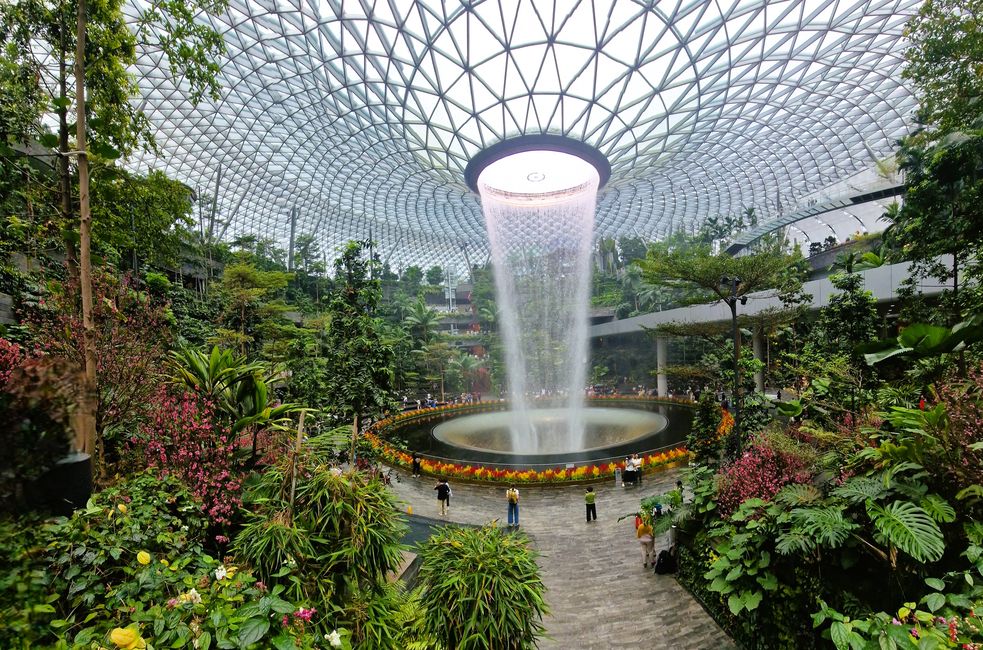 Weltgrößter Indoor Wasserfall - Flughafen Singapur