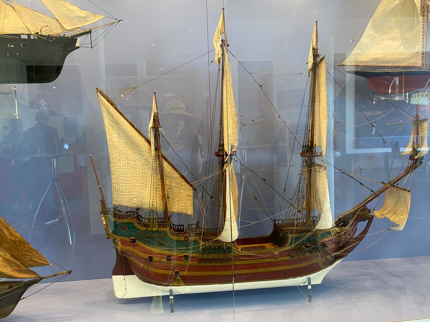 Im Küstenmuseum sind etliche Modellschiffe zu sehen