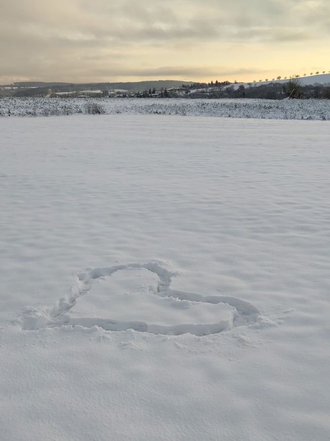 ...il mio cuore rimane qui con tutte le persone e i luoghi a me cari! ...e nel mio cuore vi porto con me, anche mentre cammino...