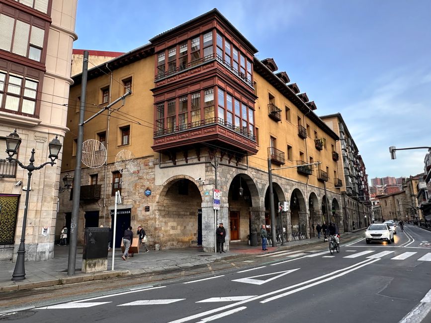 Bilbao, Giorno 2: Arte Moderna, Architettura e Strade Vivaci