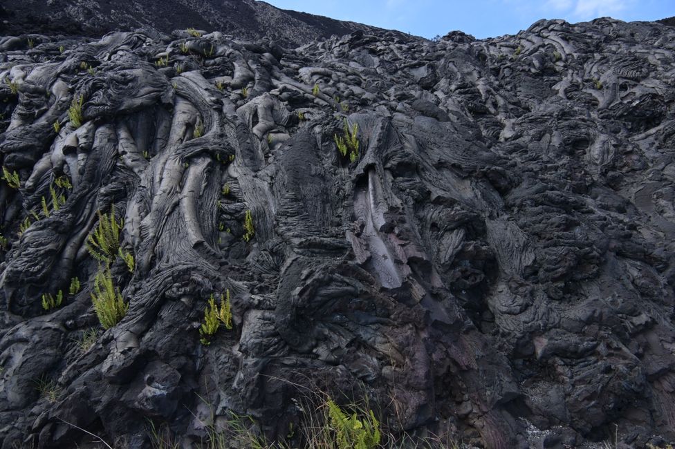 Lave sur la route Chain of Craters