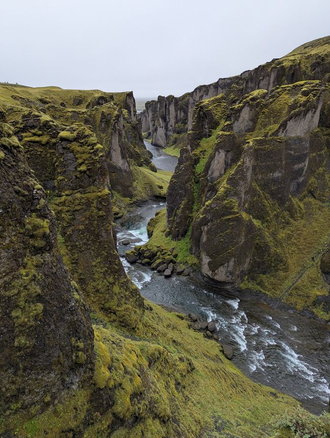 Fjaðrárgljúfur-Schlucht