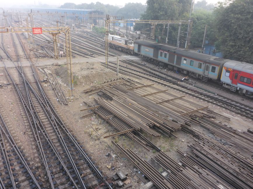 28.10.24 New Delhi: am Bahnhof 