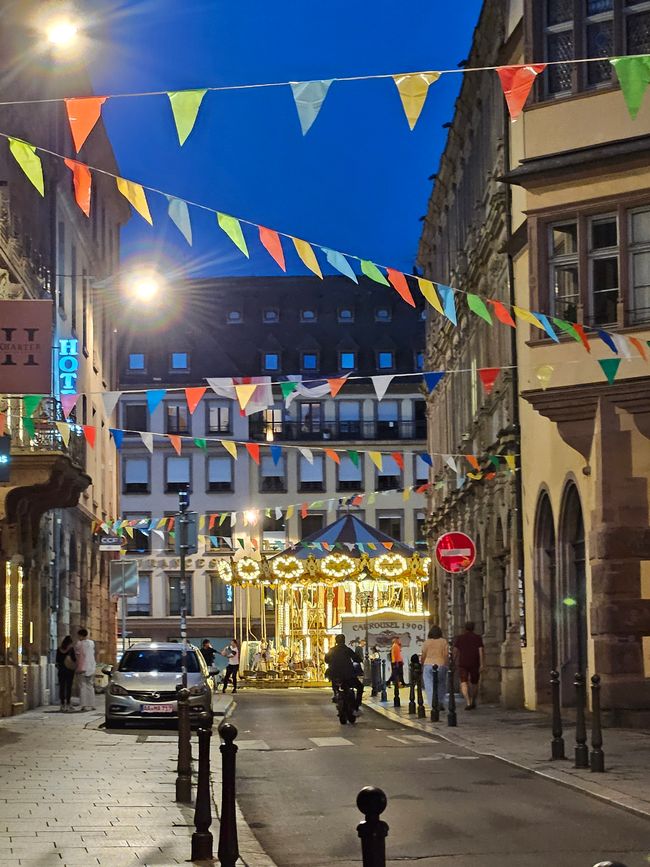 Auf der Place Gutenberg wird Salsa getanzt 