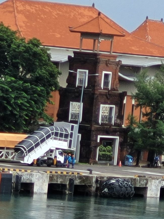 Jour 111 et 112 sur 175 : Croisière autour du monde - Benoa/Bali