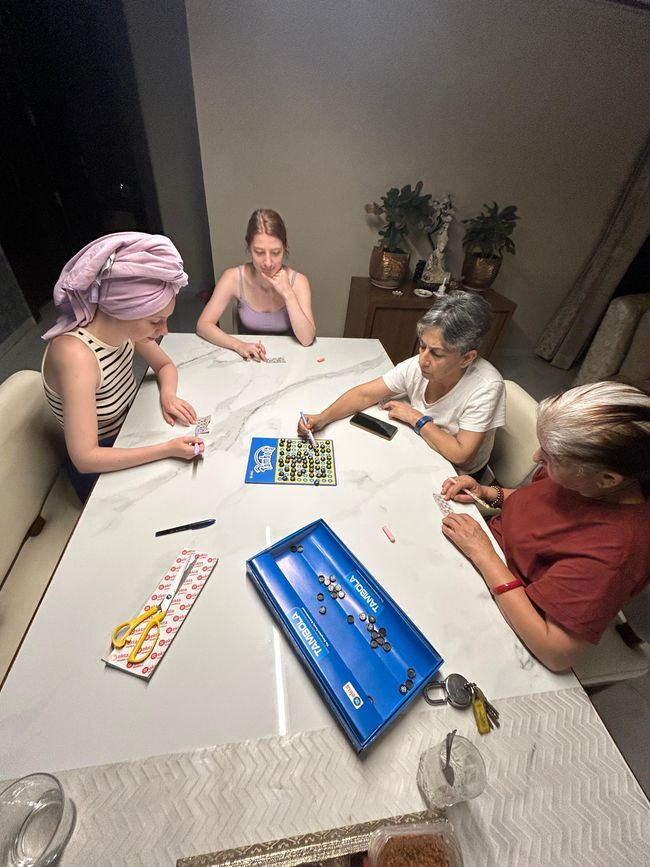Sonntag - die Familie spielt Tombola