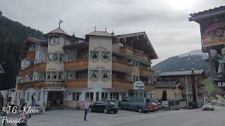 Blick vom Balkon und von der Straße