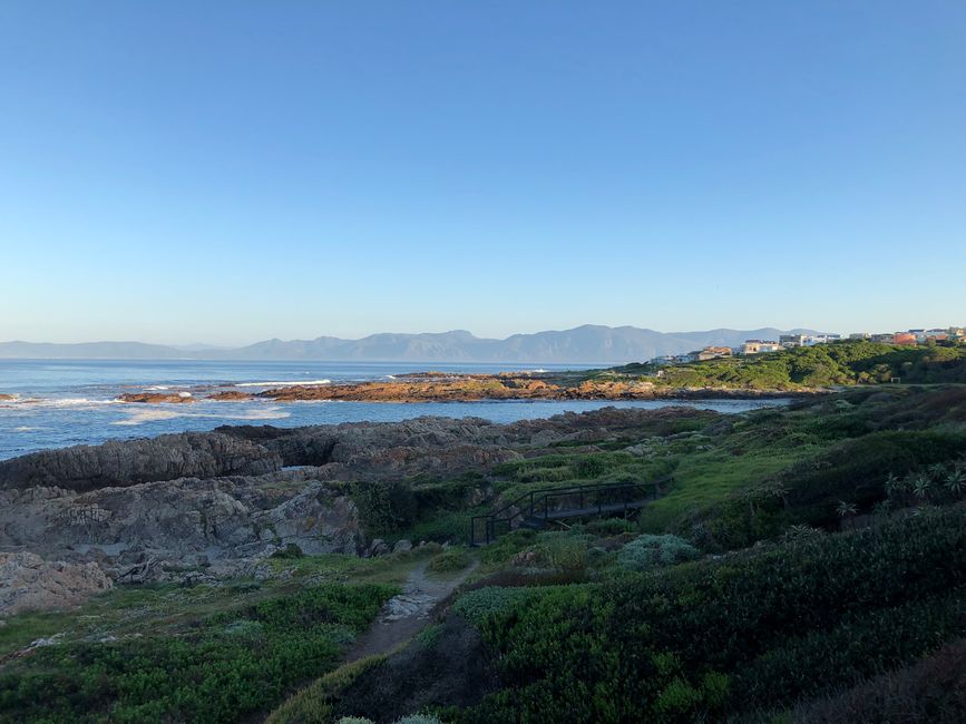 Die Walker Bay bei Sonnenaufgang ...