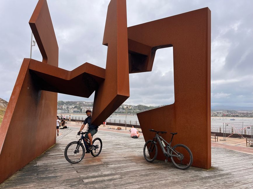 The Spaniards love sculptures and public art