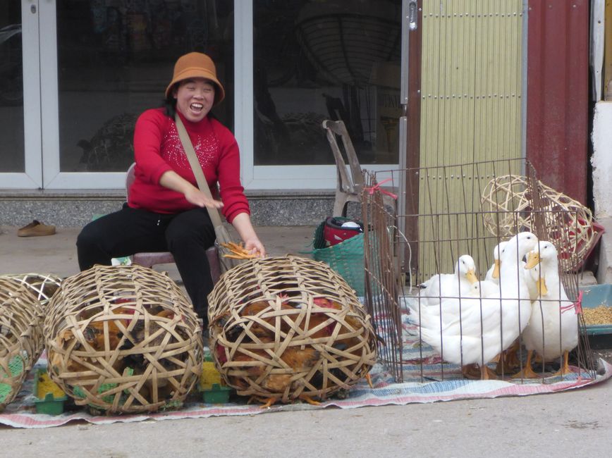 Market at the intersection in Lang Son