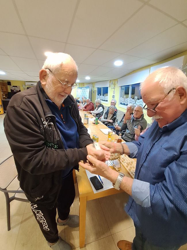 Hurra der erste Sieger Dieter gewinnt 18€