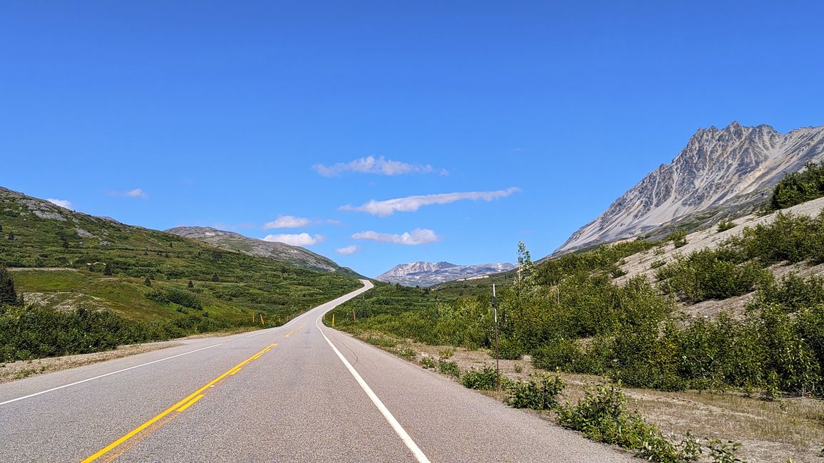 Tag 27: Bärenshow & fantastische Bergwelten - zurück nach Yukon/Kanada